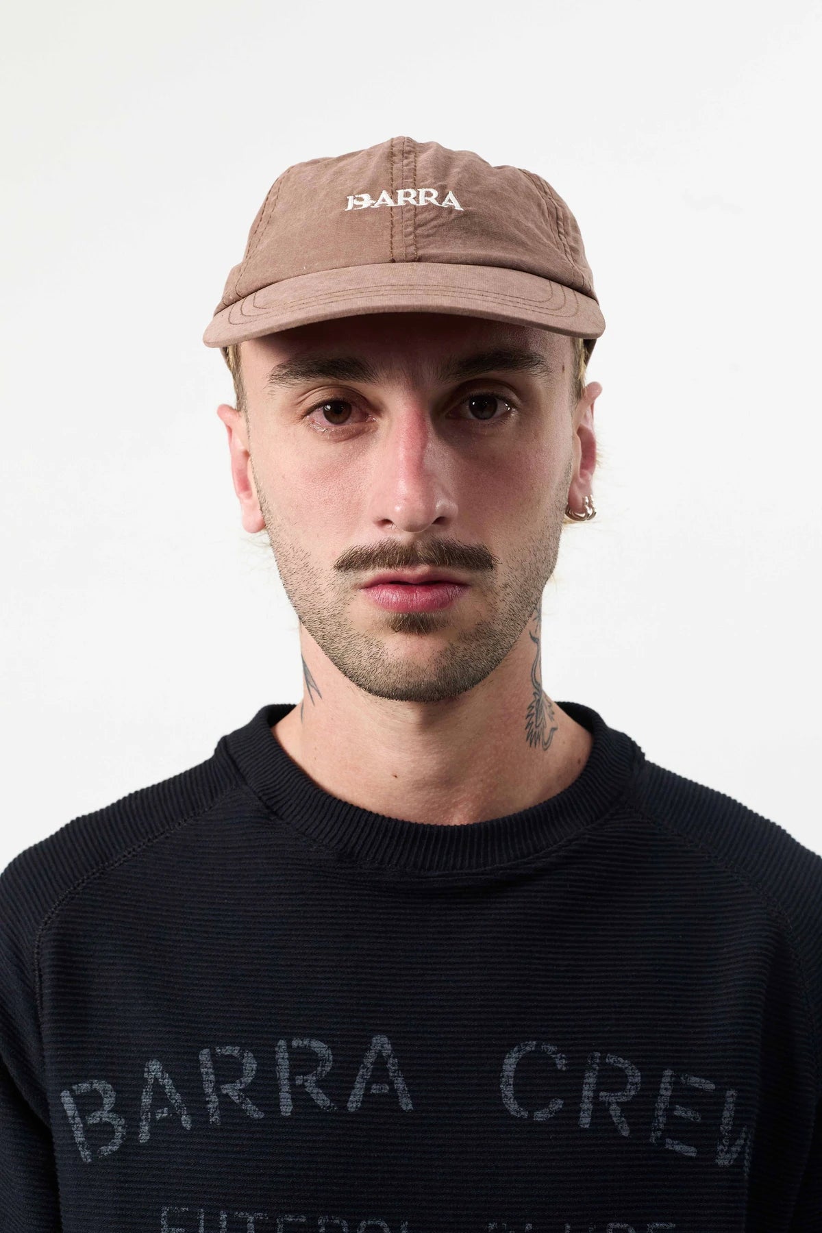 Boné Six Panel "Barra Logo" Marrom