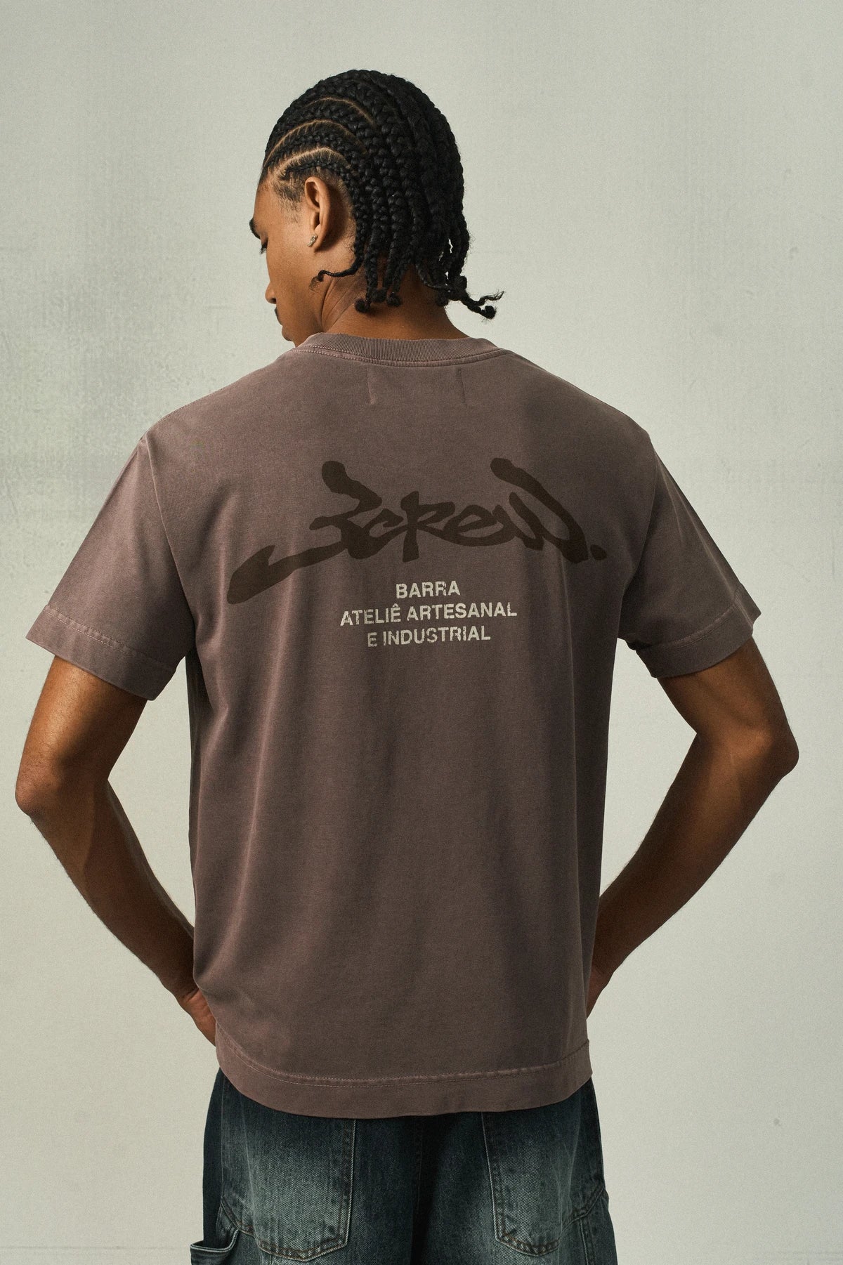 Camiseta "Assinatura Ateliê" Marrom Estonado - BARRA
