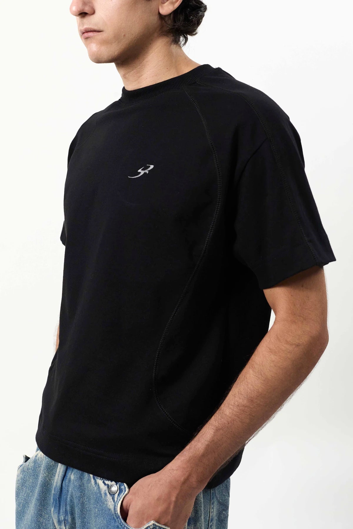 Camiseta Recortada "B Garça" Preta