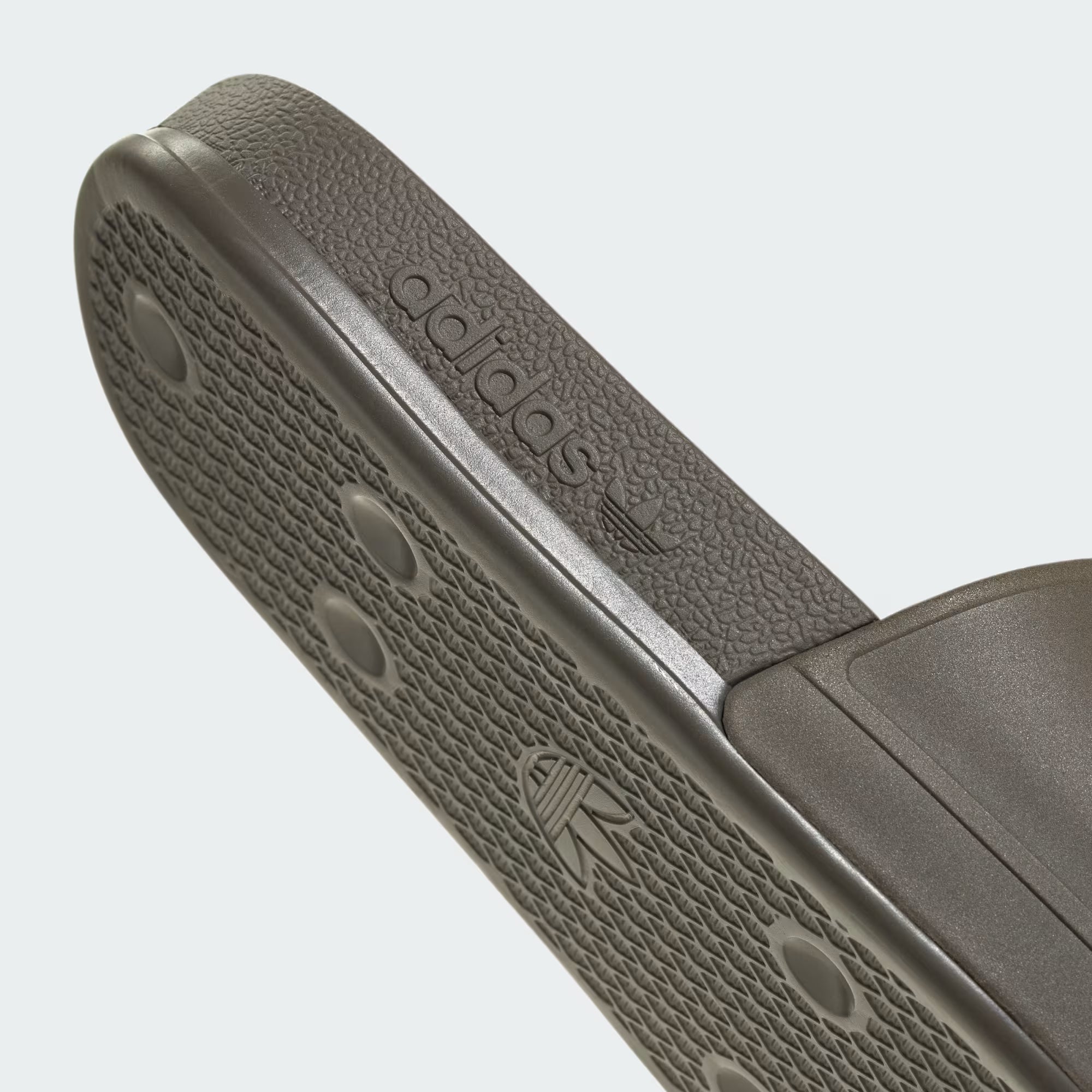 Chinelo Adilette OG CF
